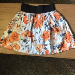 High waisted skirt with pockets